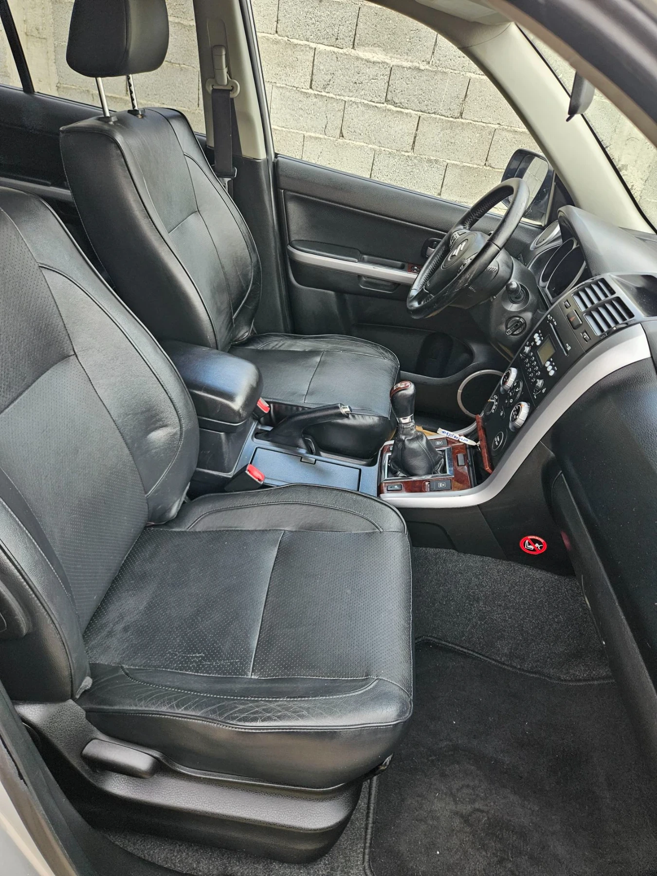 Suzuki Grand vitara 2.0 4х4 Всички екстри, снимка 12 - Автомобили и джипове - 55662063