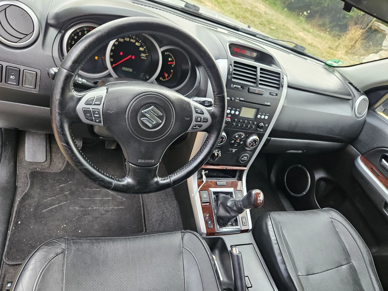Suzuki Grand vitara 2.0 4х4 Всички екстри, снимка 10 - Автомобили и джипове - 55662063