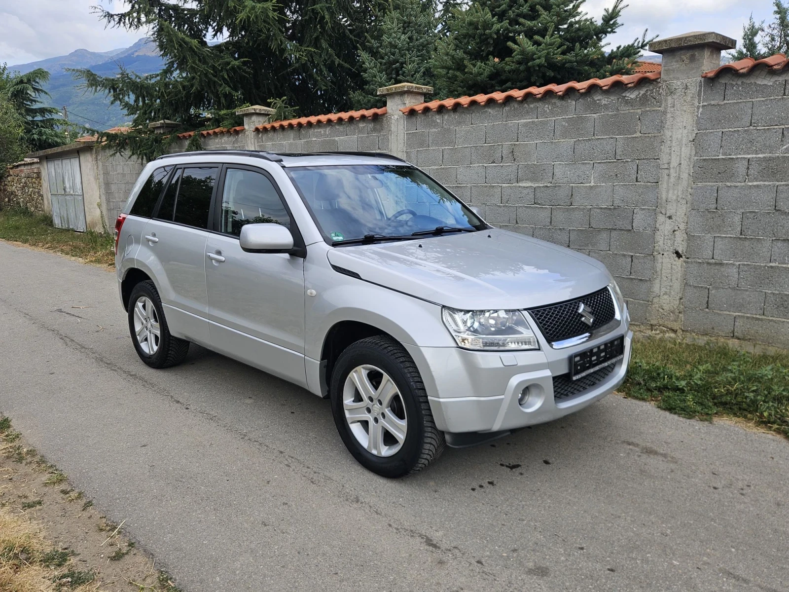Suzuki Grand vitara 2.0 4х4 Всички екстри, снимка 3 - Автомобили и джипове - 55662063