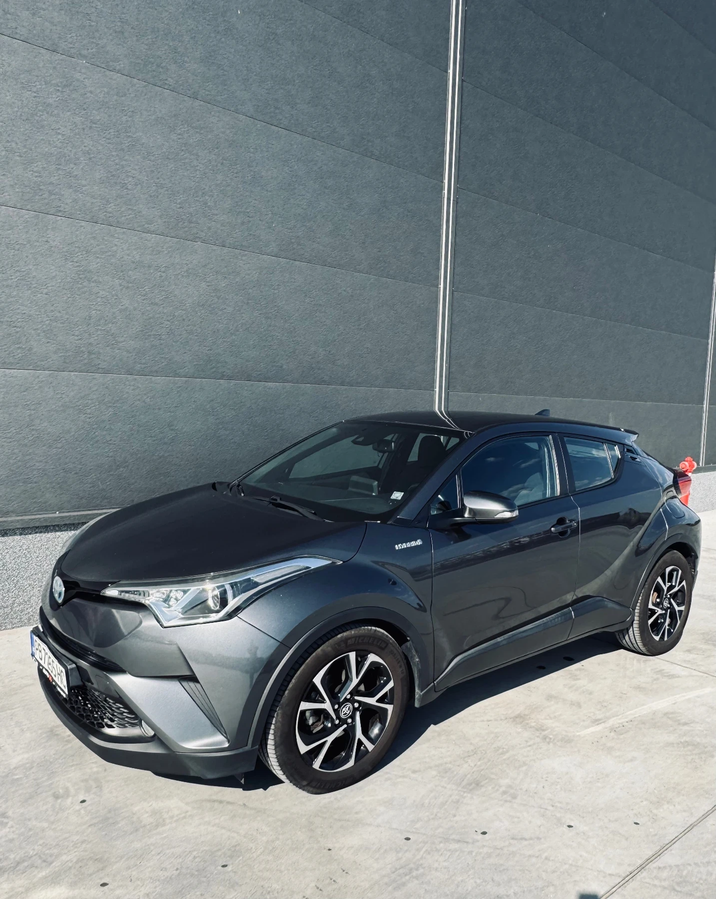 Toyota C-HR 1.8 Hybrid, снимка 2 - Автомобили и джипове - 55746311