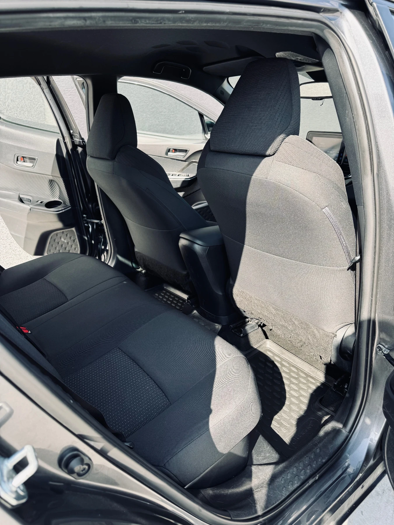 Toyota C-HR 1.8 Hybrid, снимка 13 - Автомобили и джипове - 55746311
