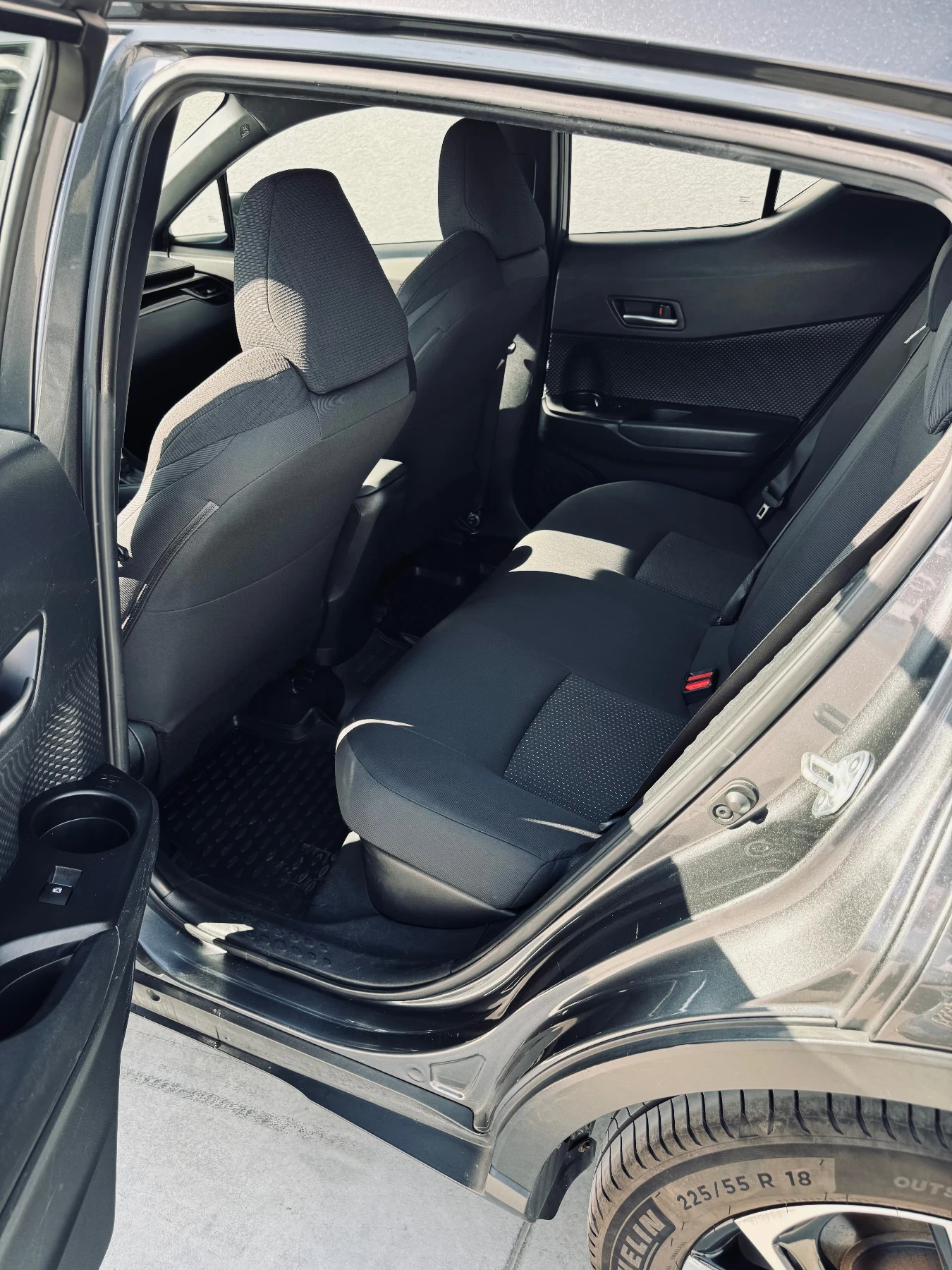 Toyota C-HR 1.8 Hybrid, снимка 12 - Автомобили и джипове - 55746311