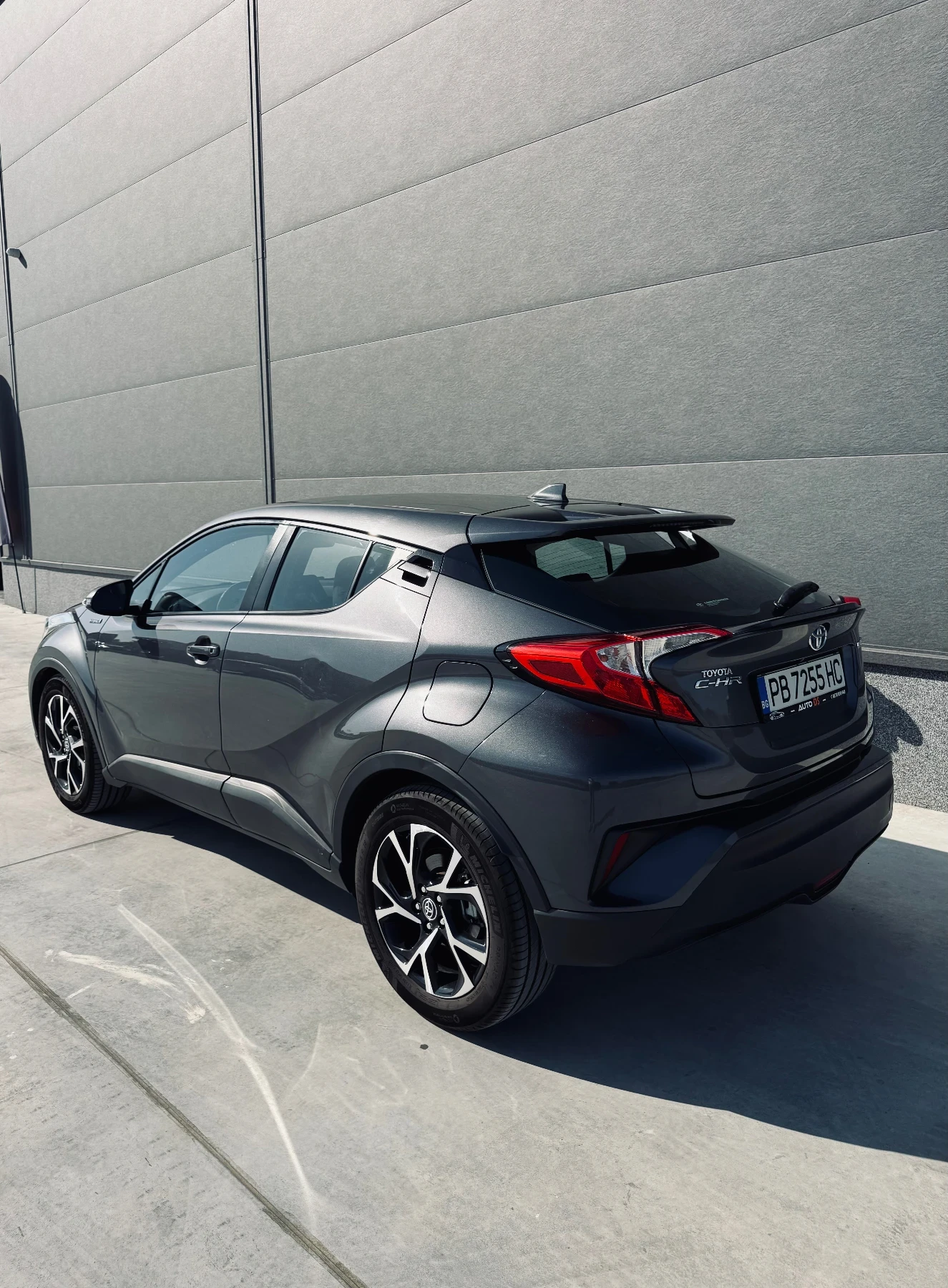 Toyota C-HR 1.8 Hybrid, снимка 4 - Автомобили и джипове - 55746311