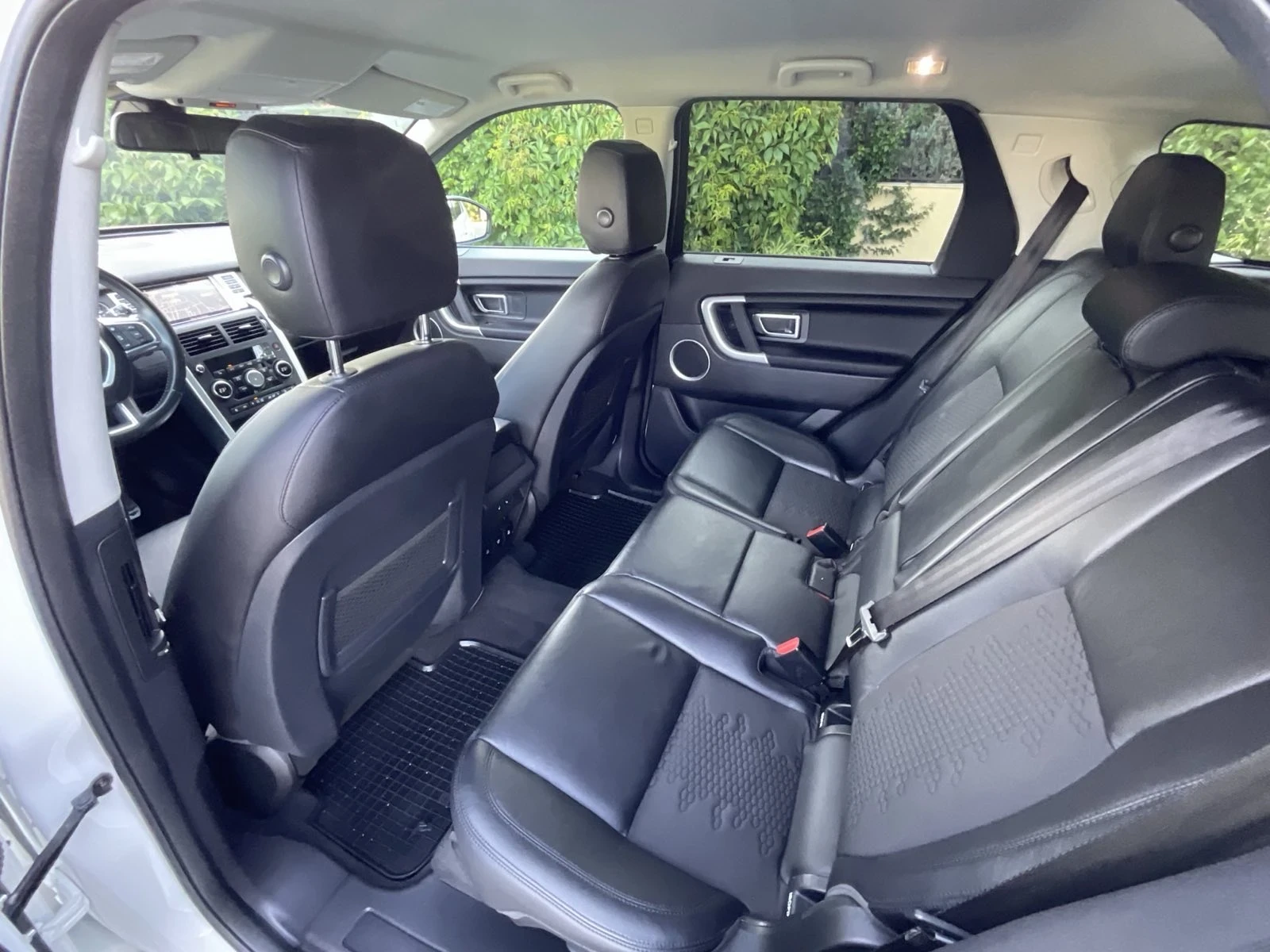Land Rover Discovery Sport, снимка 9 - Автомобили и джипове - 55948610