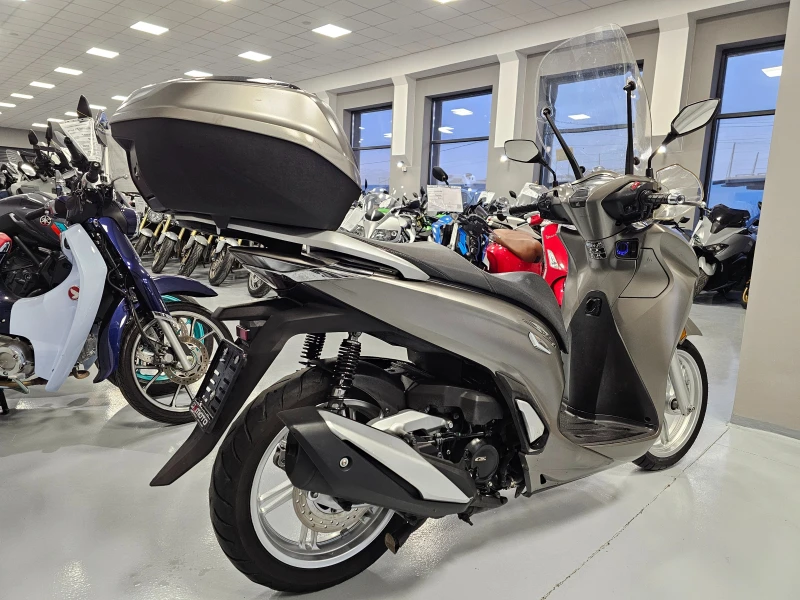 Honda Sh 350ie, ABS-TCS, Led, Sport, Keyless!, снимка 3 - Мотоциклети и мототехника - 48820058