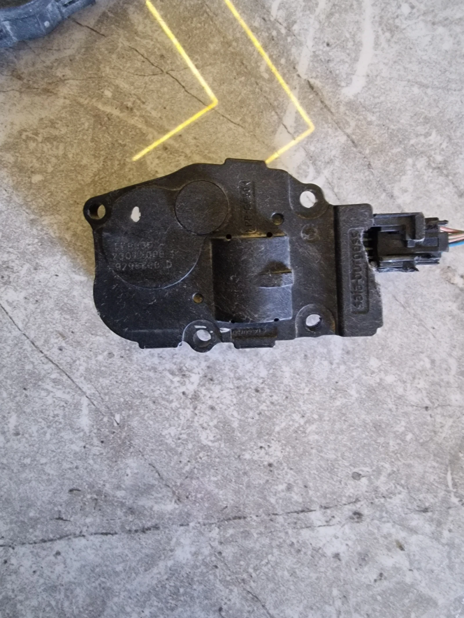 412650750 моторче клапи парно BMW