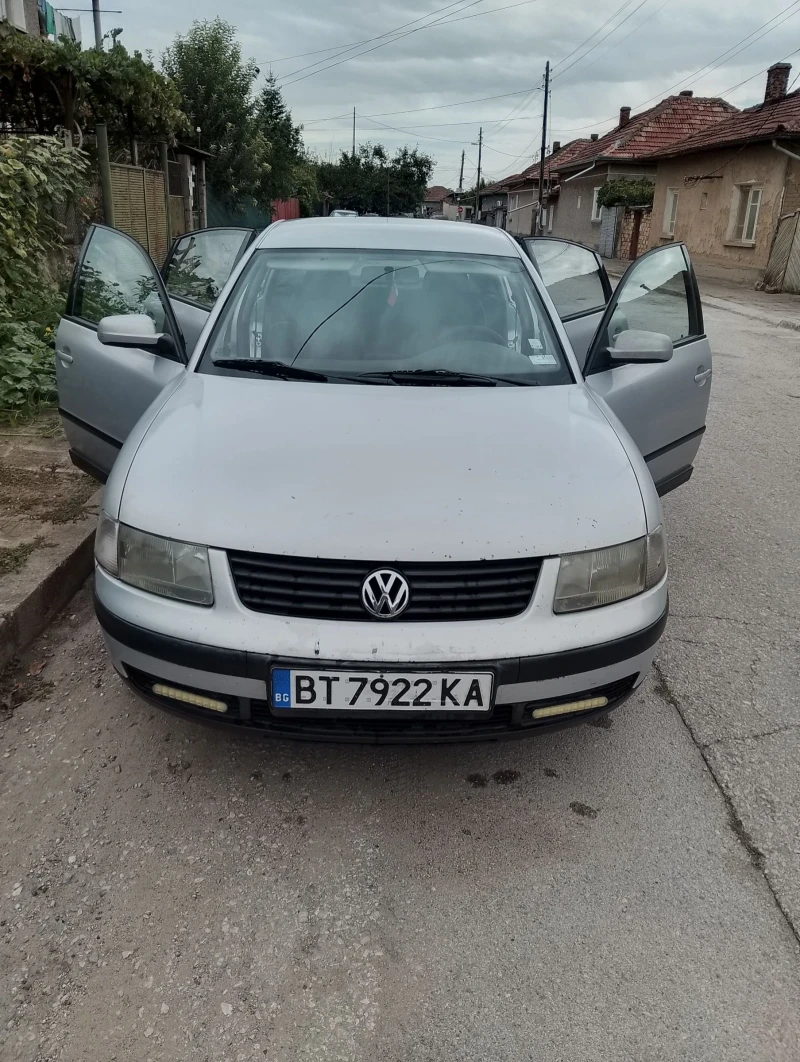 VW Passat Седан, снимка 1 - Автомобили и джипове - 47560449