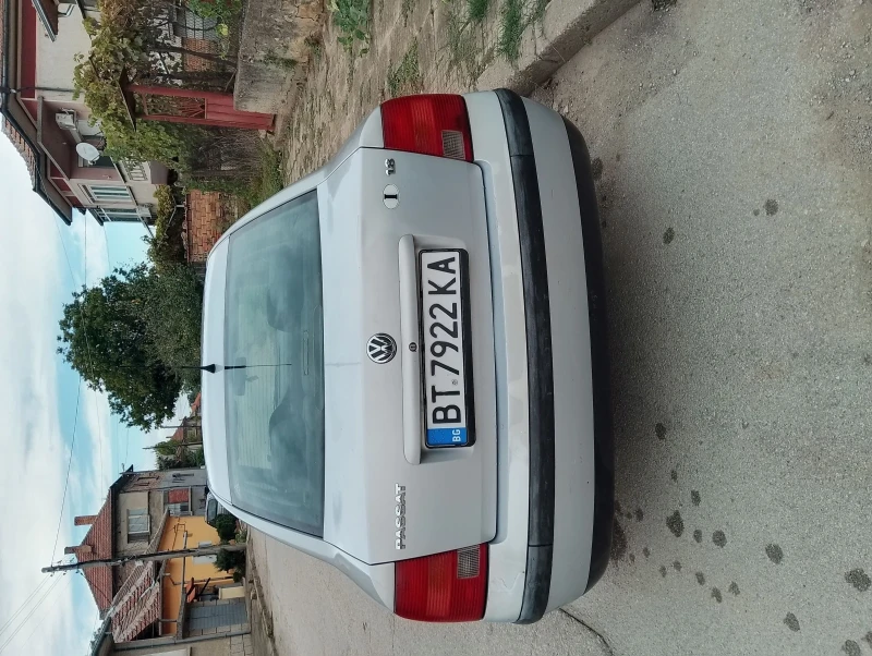 VW Passat Седан, снимка 2 - Автомобили и джипове - 47560449