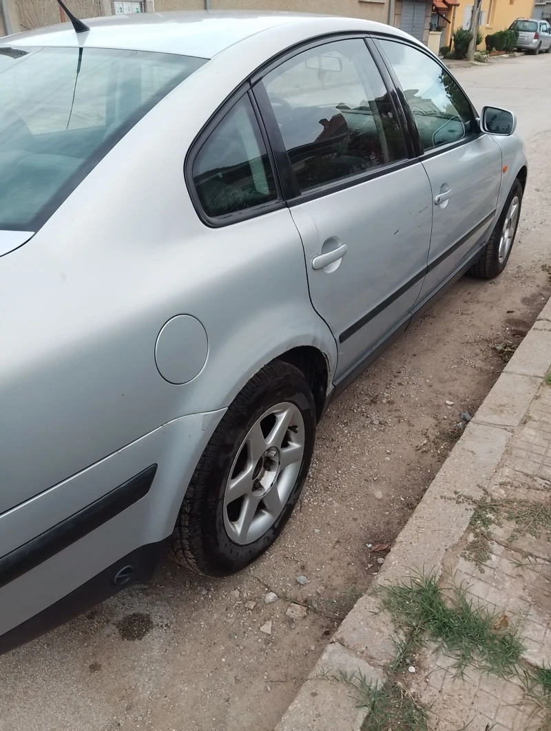 VW Passat Седан, снимка 4 - Автомобили и джипове - 47560449