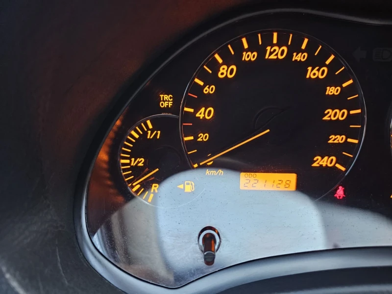 Toyota Avensis 2.0 D-4D/ FACELIFT/ NAVI, снимка 13 - Автомобили и джипове - 52427971