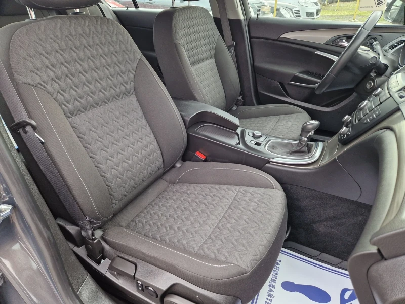 Opel Insignia 1.4Т, снимка 11 - Автомобили и джипове - 53109352