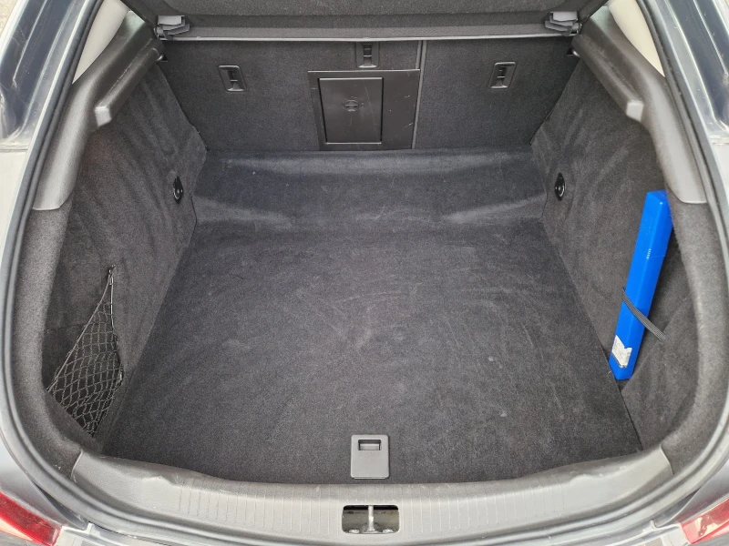 Opel Insignia 1.4Т, снимка 9 - Автомобили и джипове - 53109352