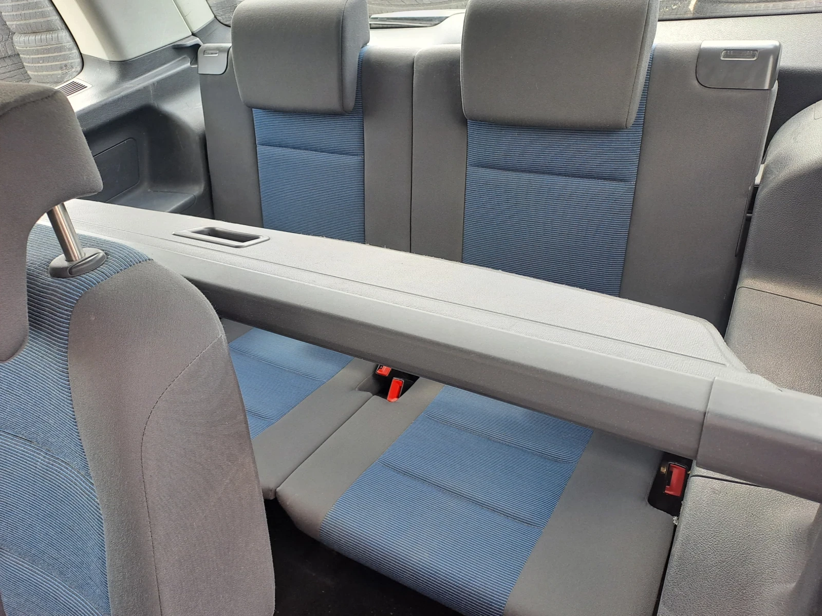 VW Touran 1, 6i, 102кс, 7места - изображение 10