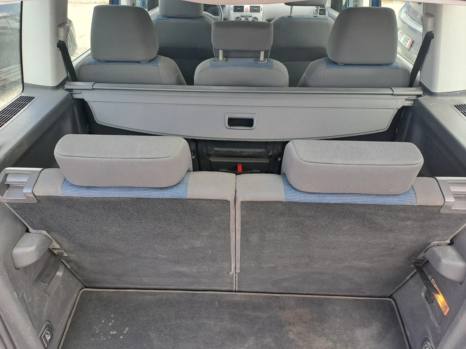 VW Touran 1, 6i, 102кс, 7места - изображение 8