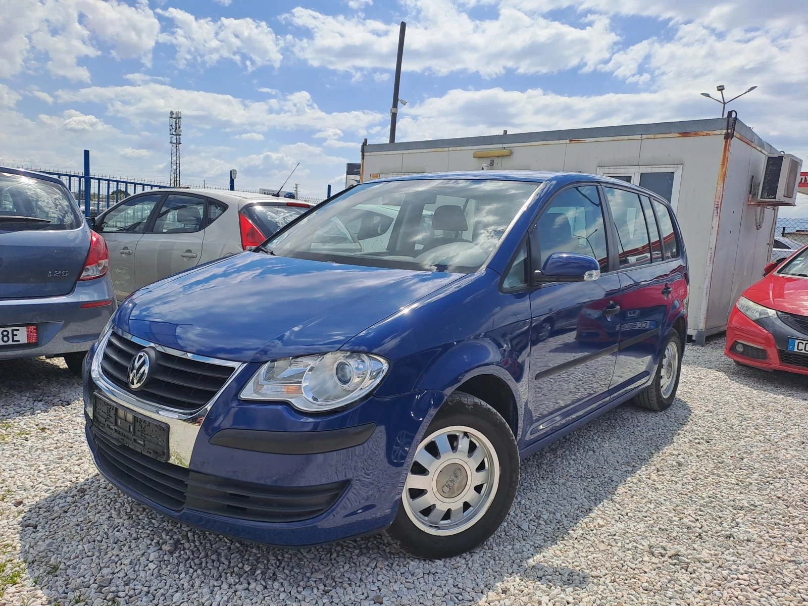 VW Touran 1, 6i, 102кс, 7места - изображение 3