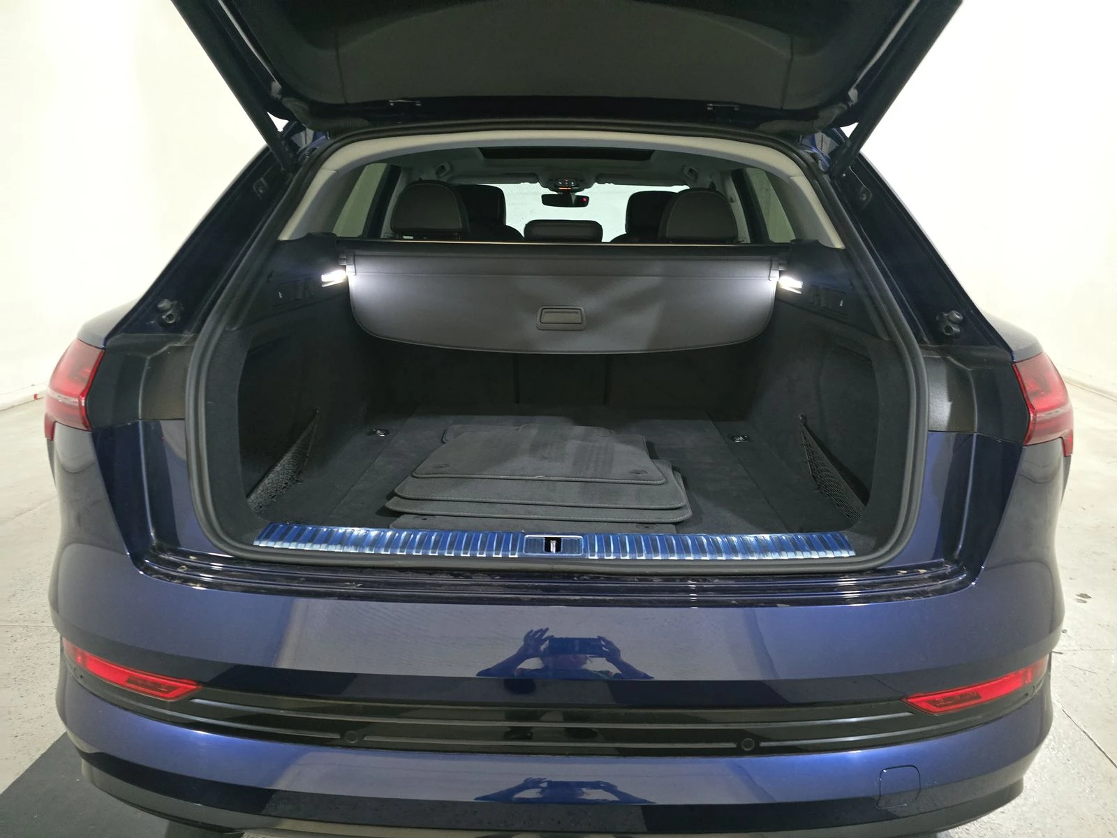Audi E-Tron DISTRONIK* 360* LANE ASSIST* KEYLESS* ПОДГРЕВ* PAN - изображение 7