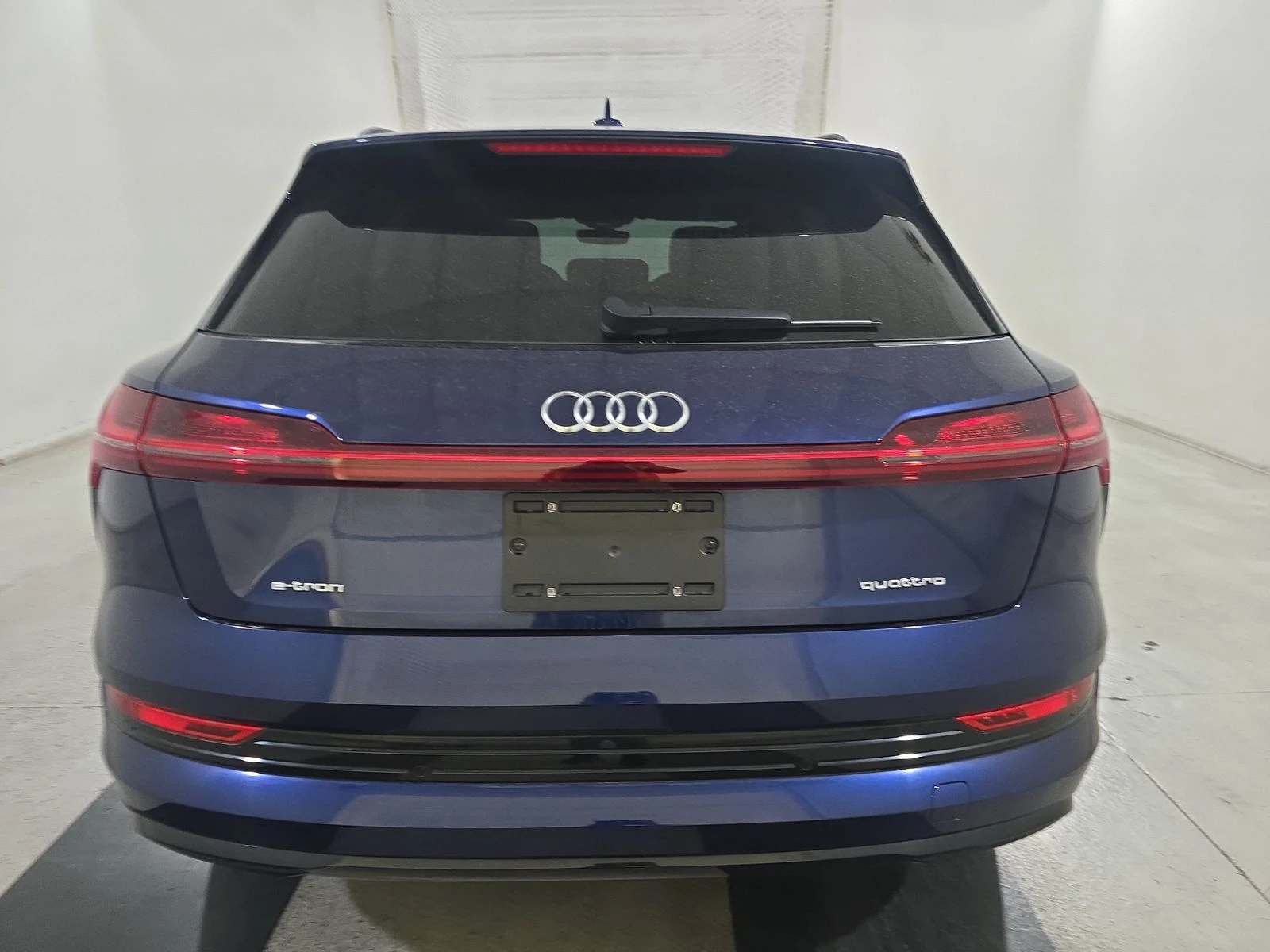Audi E-Tron DISTRONIK* 360* LANE ASSIST* KEYLESS* ПОДГРЕВ* PAN - изображение 4