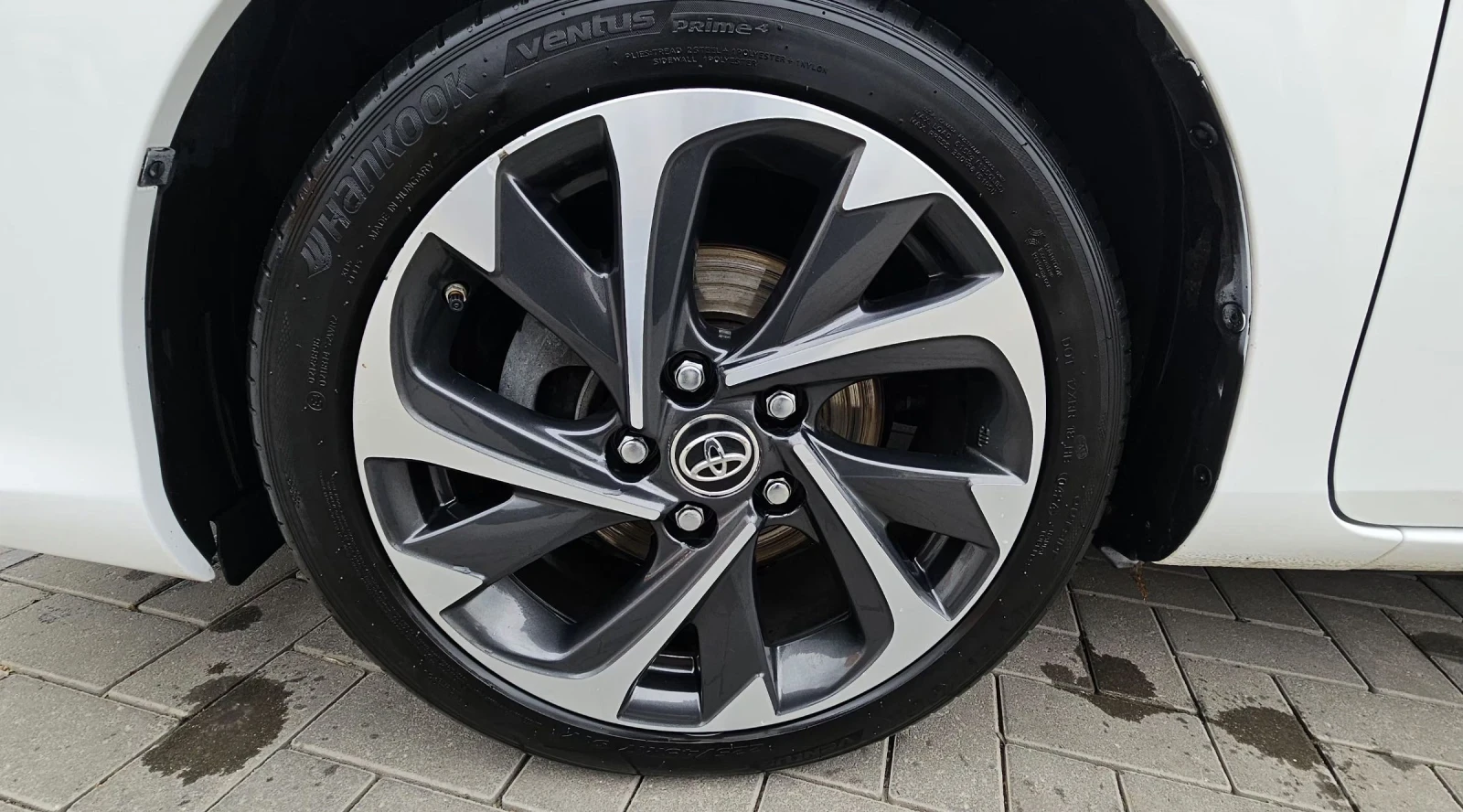 Toyota Auris 1.8 Hybrid(гаранционна)!, снимка 12 - Автомобили и джипове - 53915274