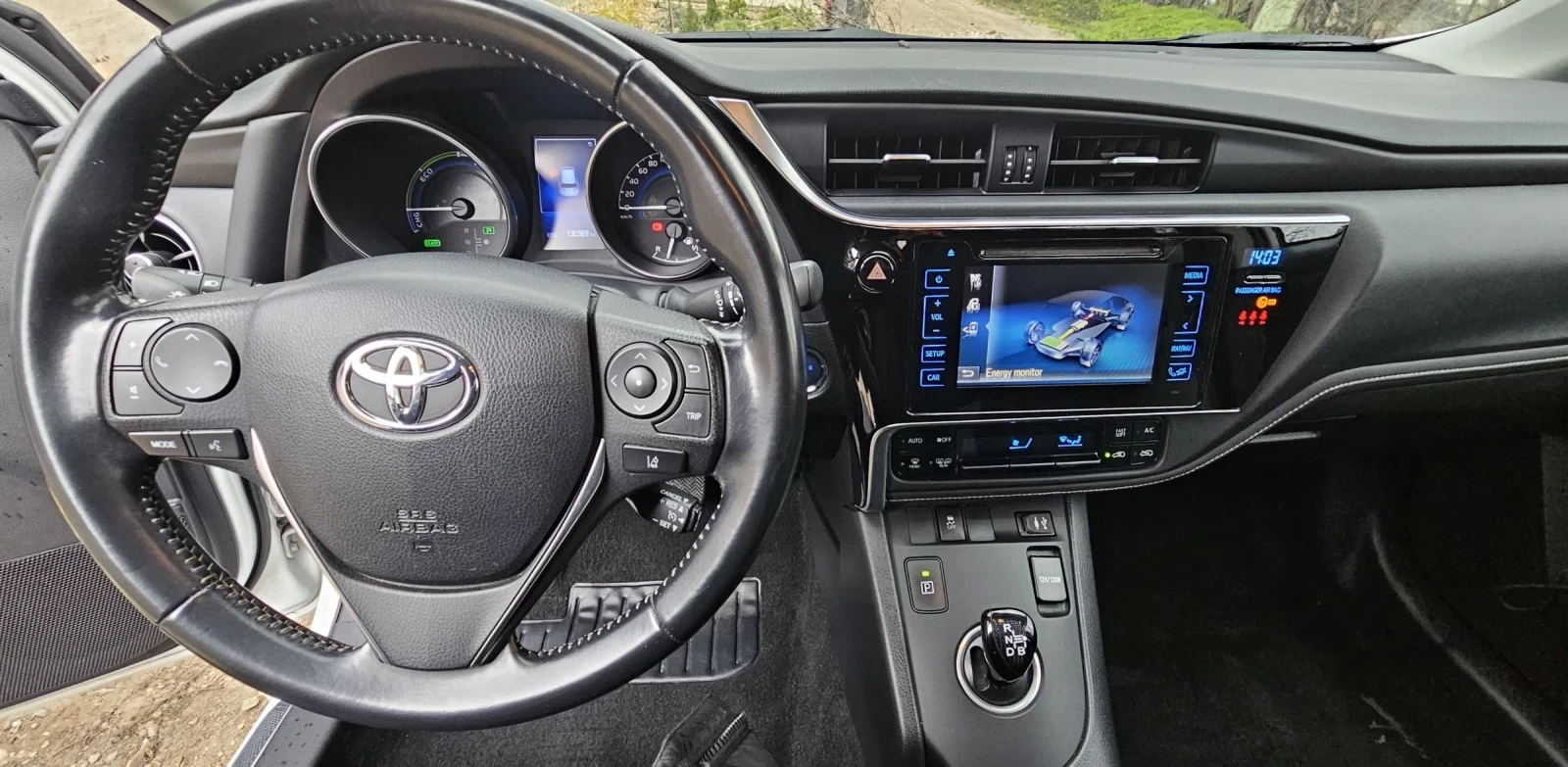 Toyota Auris 1.8 Hybrid(гаранционна)!, снимка 16 - Автомобили и джипове - 53915274