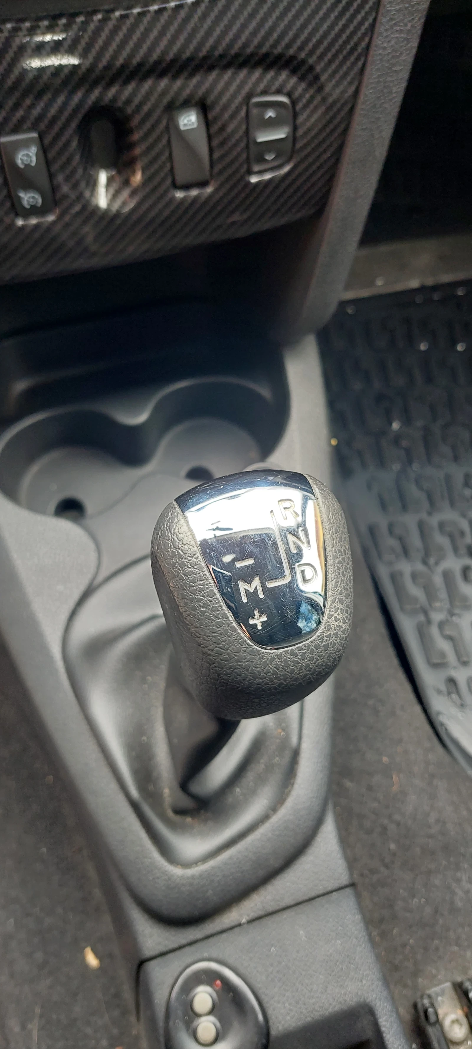 Dacia Logan MCV, снимка 9 - Автомобили и джипове - 54375320