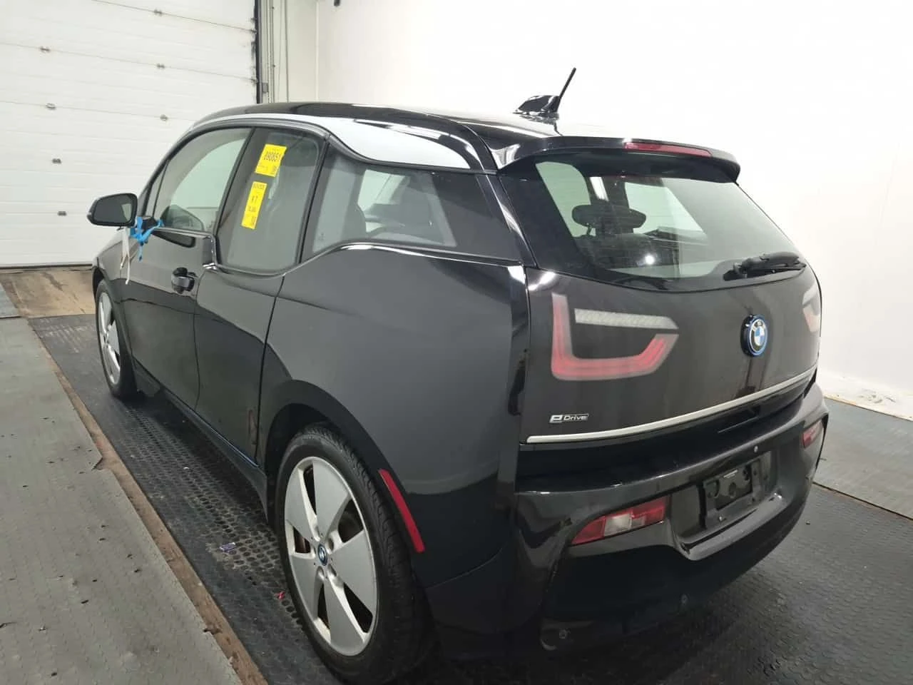 BMW i3 | CARFAX | БЕЗ ПЪРВОНАЧАЛНА ВНОСКА, снимка 7 - Автомобили и джипове - 55094333