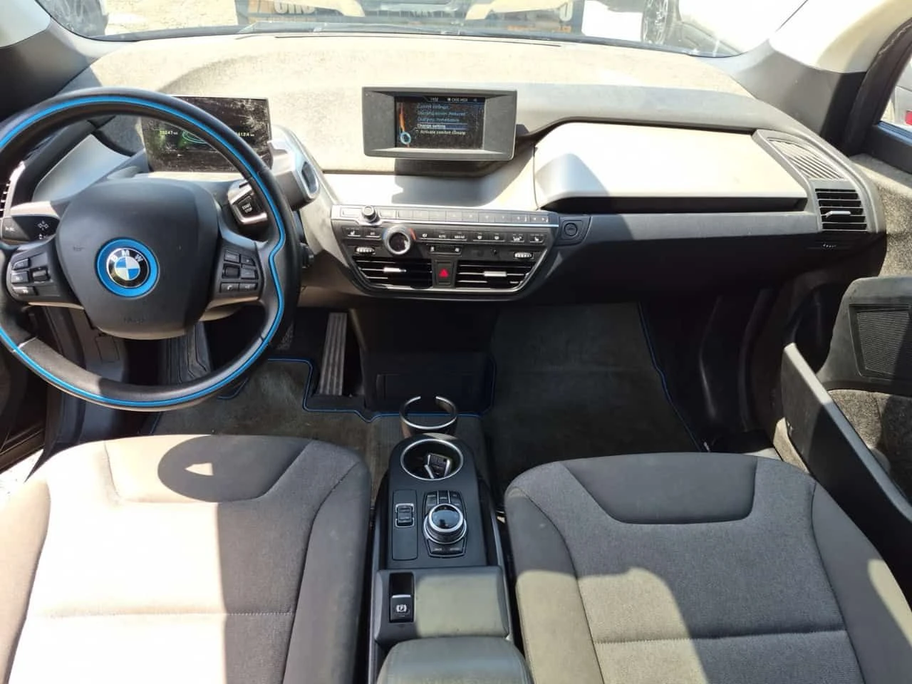 BMW i3 | CARFAX | БЕЗ ПЪРВОНАЧАЛНА ВНОСКА, снимка 11 - Автомобили и джипове - 55094333