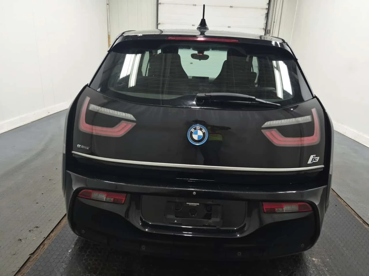 BMW i3 | CARFAX | БЕЗ ПЪРВОНАЧАЛНА ВНОСКА, снимка 5 - Автомобили и джипове - 55094333
