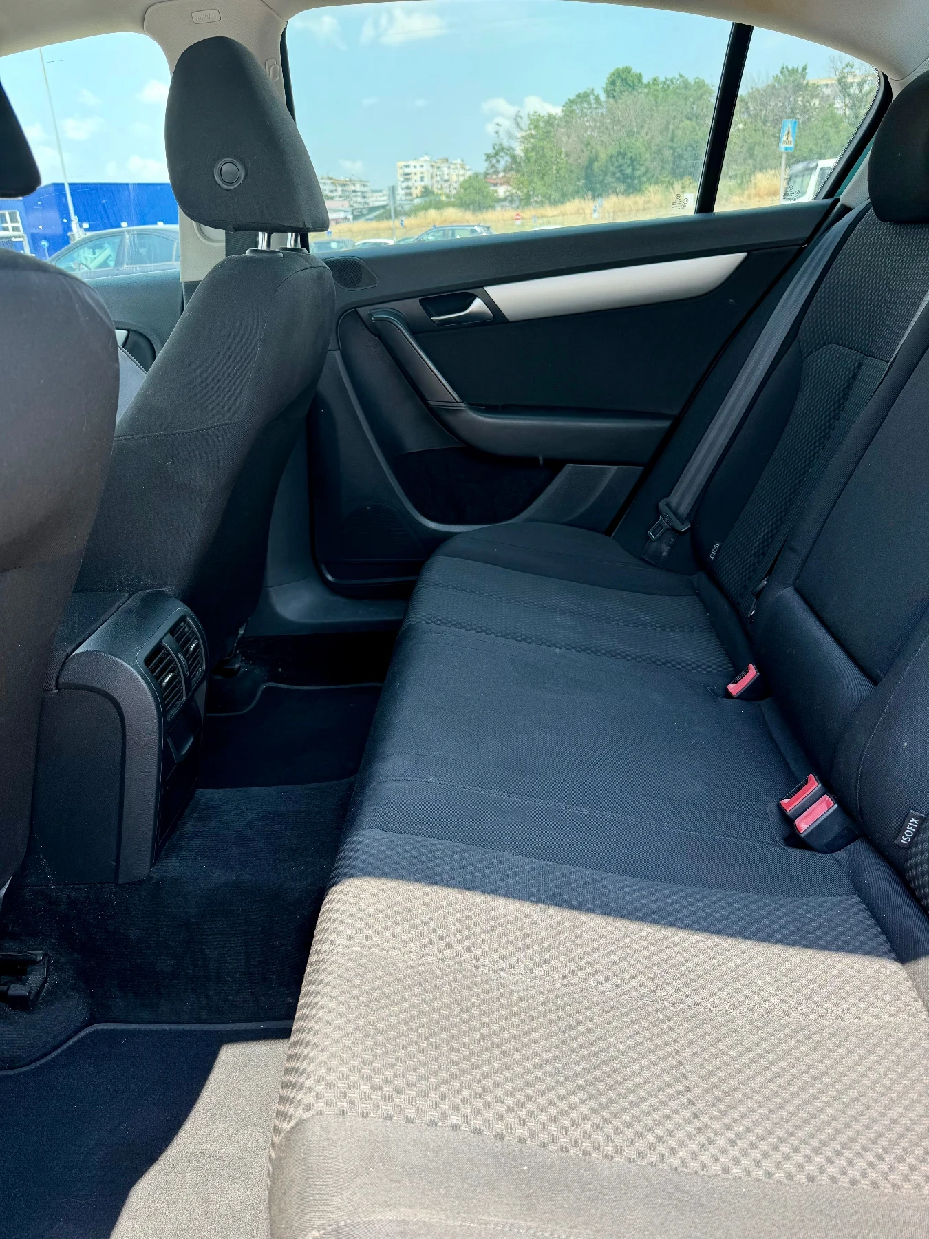 VW Passat 1.6 TDI, снимка 7 - Автомобили и джипове - 55122227