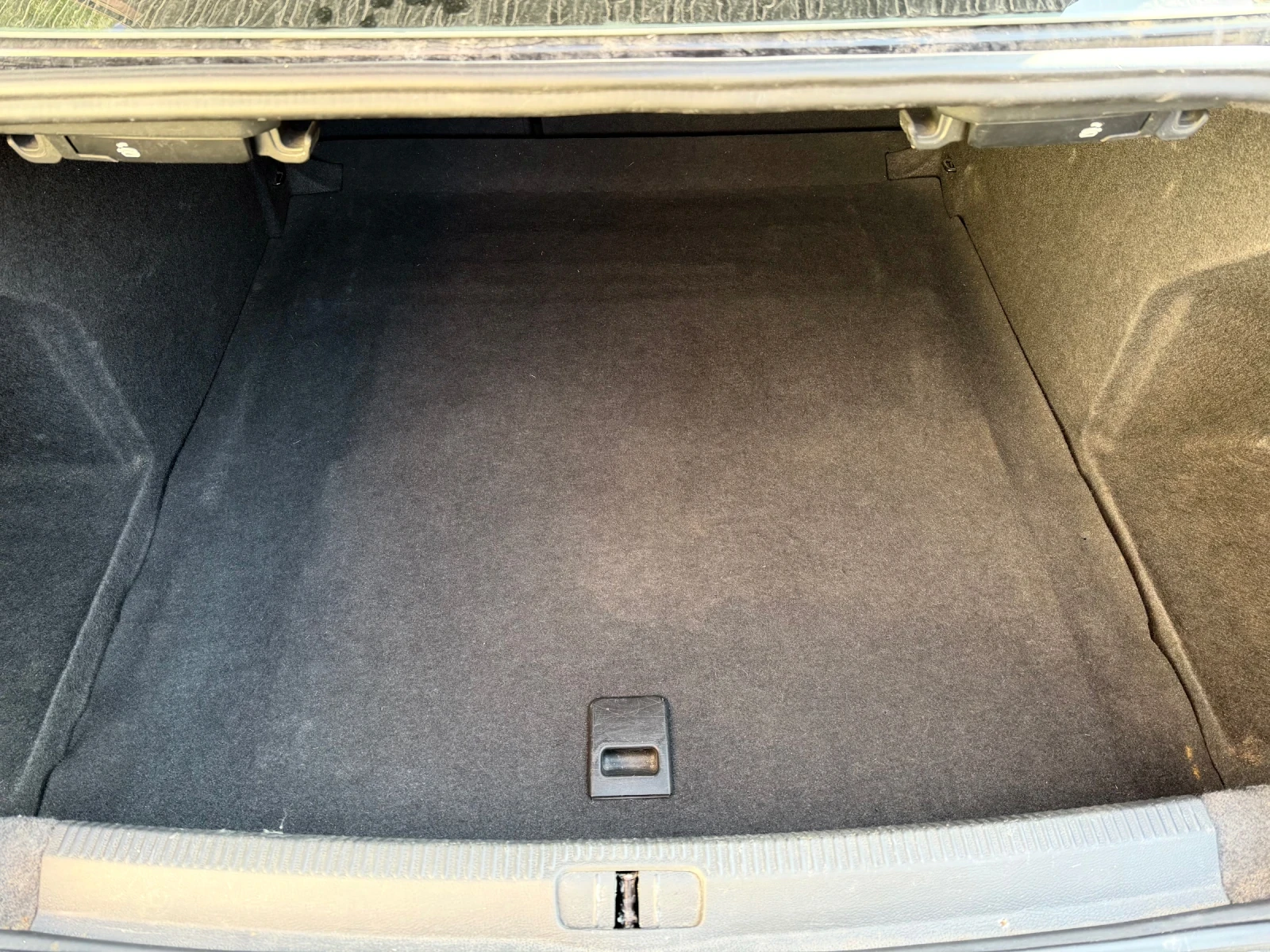 VW Passat 1.6 TDI, снимка 8 - Автомобили и джипове - 55122227