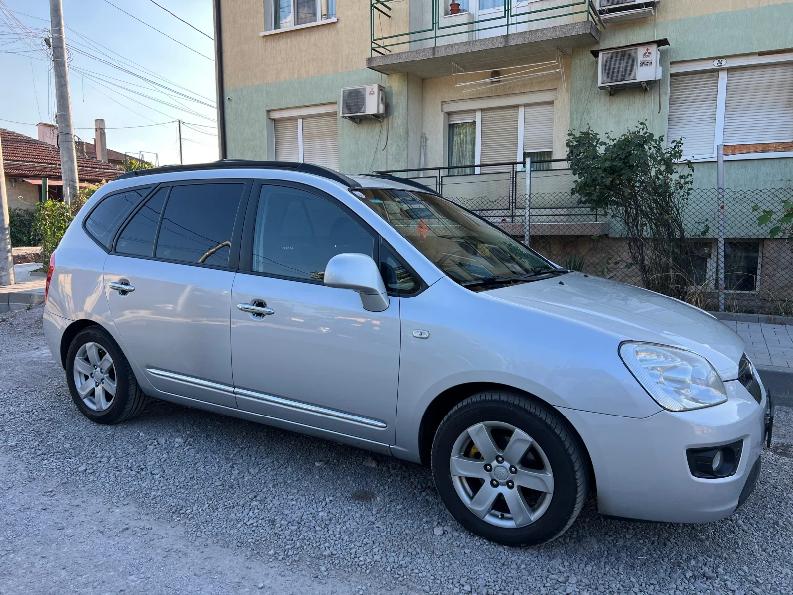 Kia Carens, снимка 3 - Автомобили и джипове - 55618495