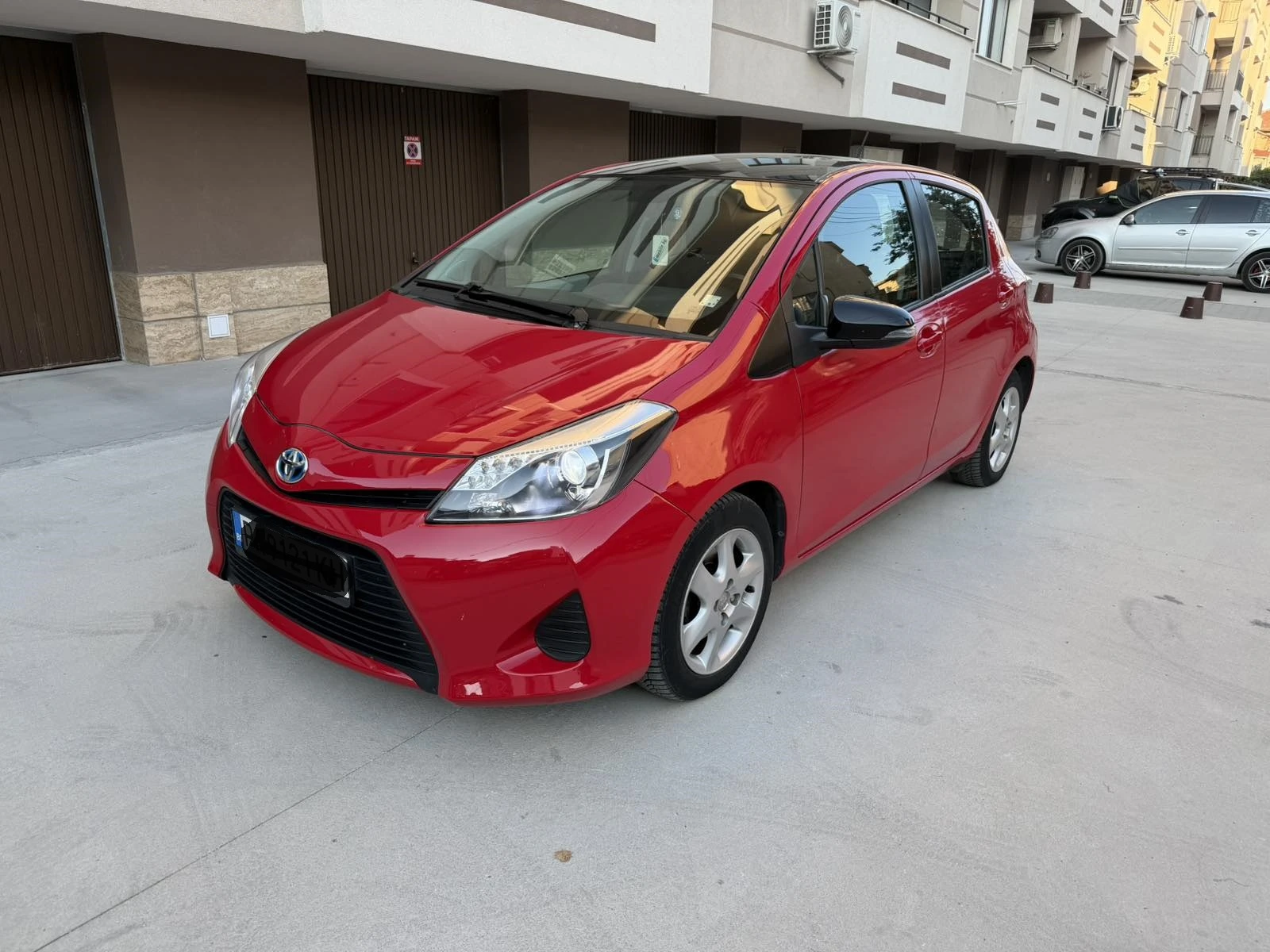 Toyota Yaris 1.5 HYBRID , снимка 3 - Автомобили и джипове - 55747103