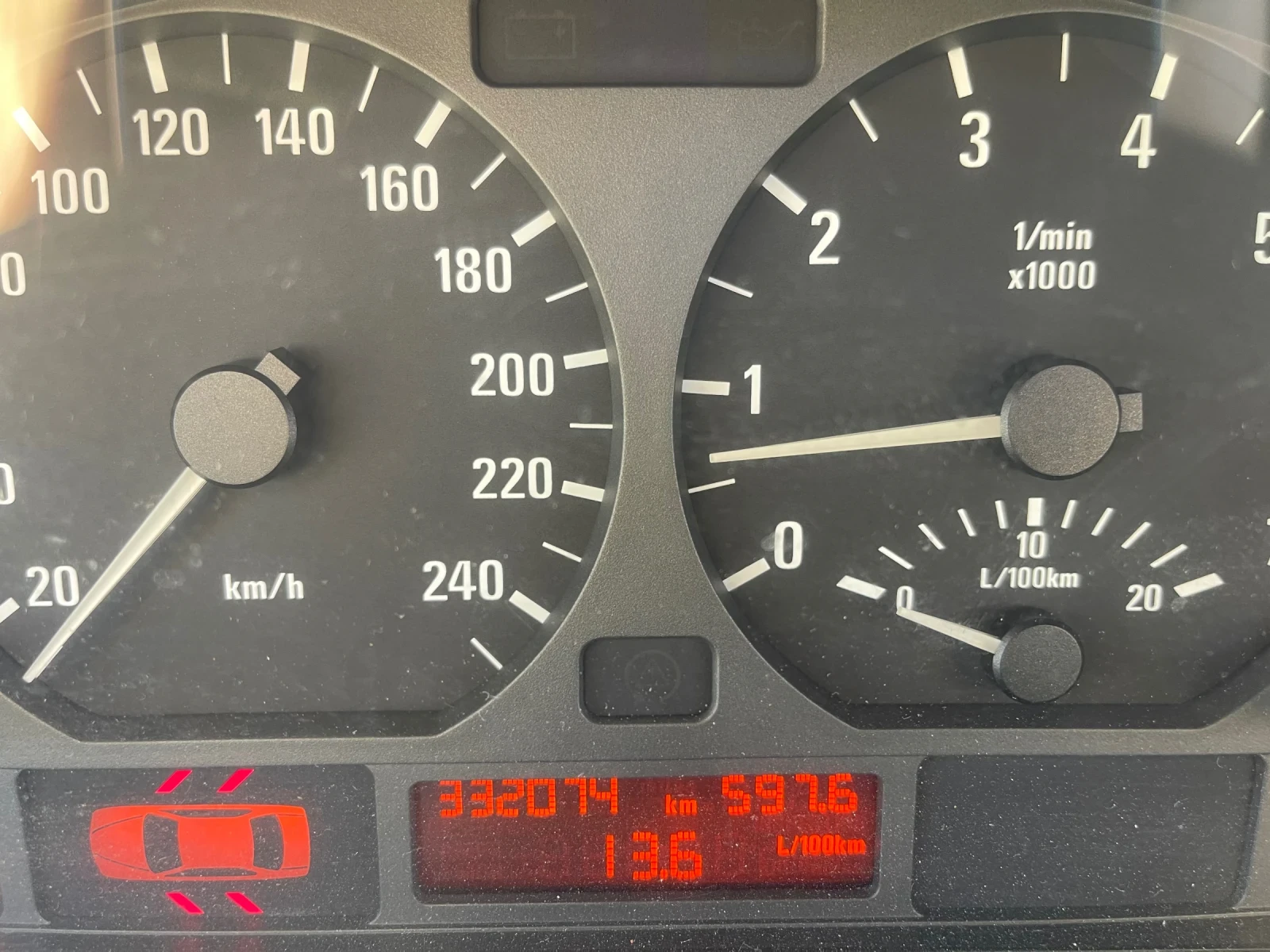 BMW 330 WBAEV51050PD81368, снимка 14 - Автомобили и джипове - 55961331
