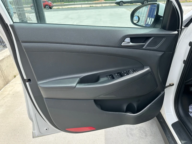 Hyundai Tucson 1.6T* AWD* Blind spot* Подгрев, снимка 7 - Автомобили и джипове - 52325201