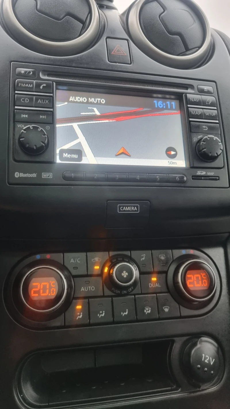 Nissan Qashqai 1.6i Facelift , снимка 15 - Автомобили и джипове - 53215510