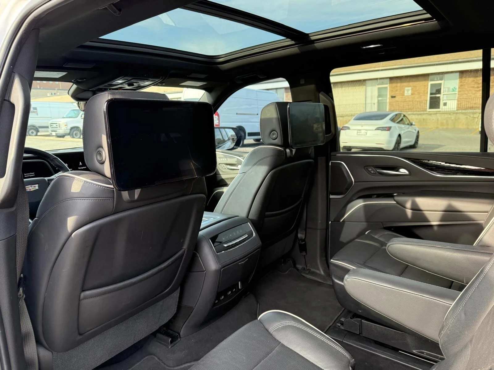 Cadillac Escalade  - изображение 7
