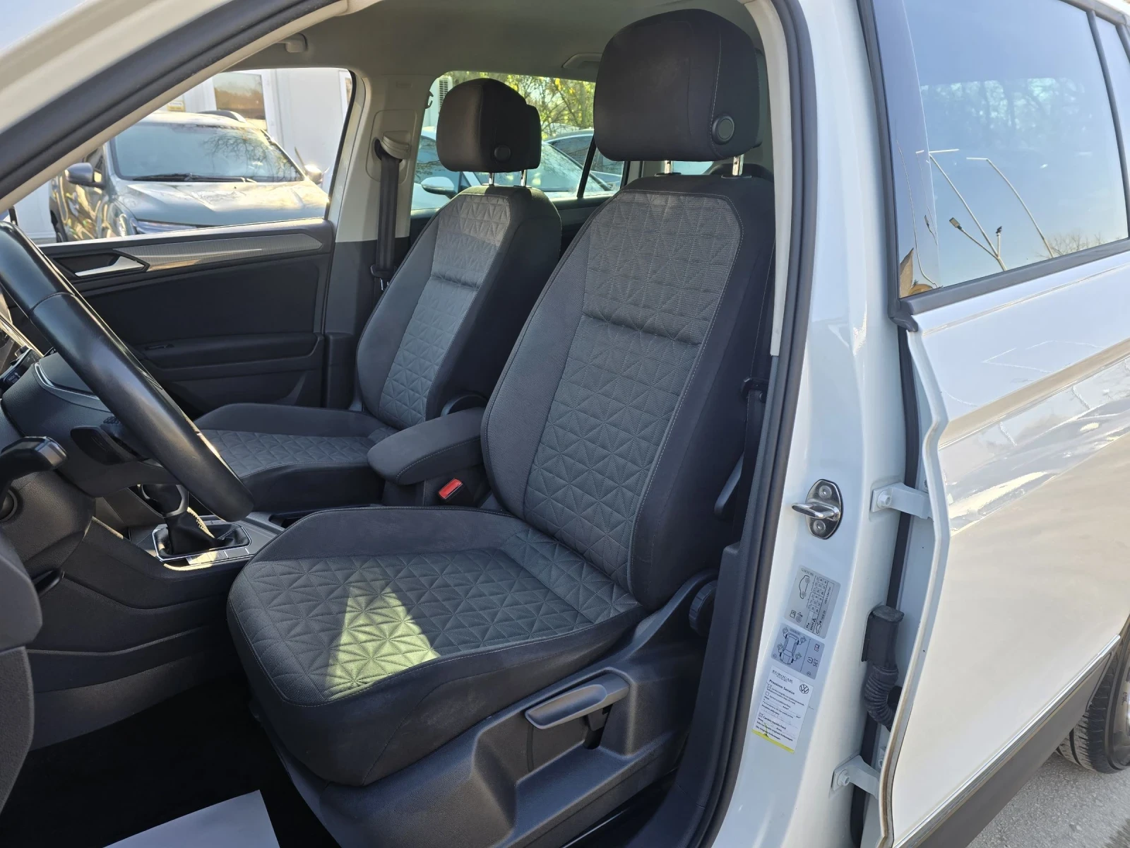 VW Tiguan 2.0TDI 150к.с Life DSG - изображение 9