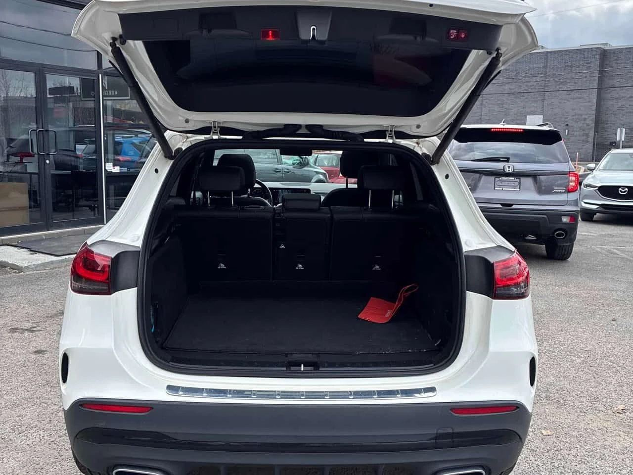 Mercedes-Benz GLA 250 ПАНОРАМА/ПОДГРЕВИ/ЛИЦЕНЗИРАН ПРОДАВАЧ, снимка 12 - Автомобили и джипове - 54115321