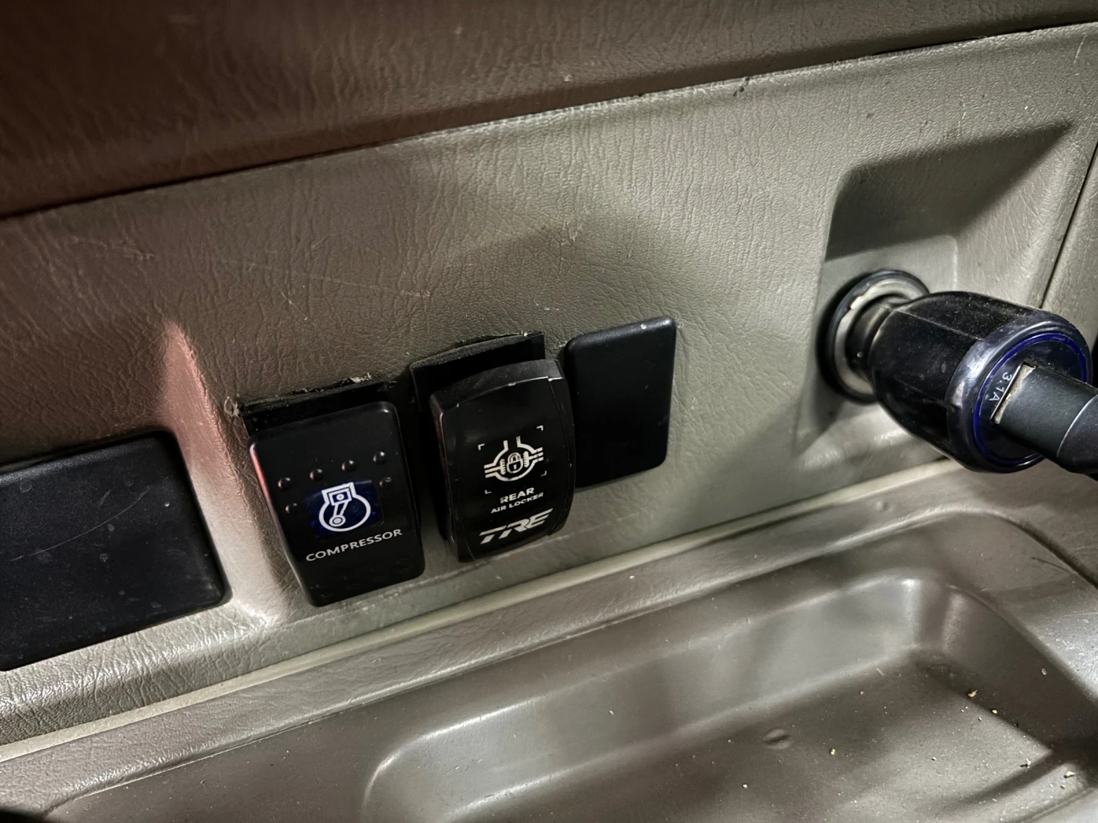 Nissan Patrol Узаконен BMW 3.0 218 , снимка 9 - Автомобили и джипове - 54115148