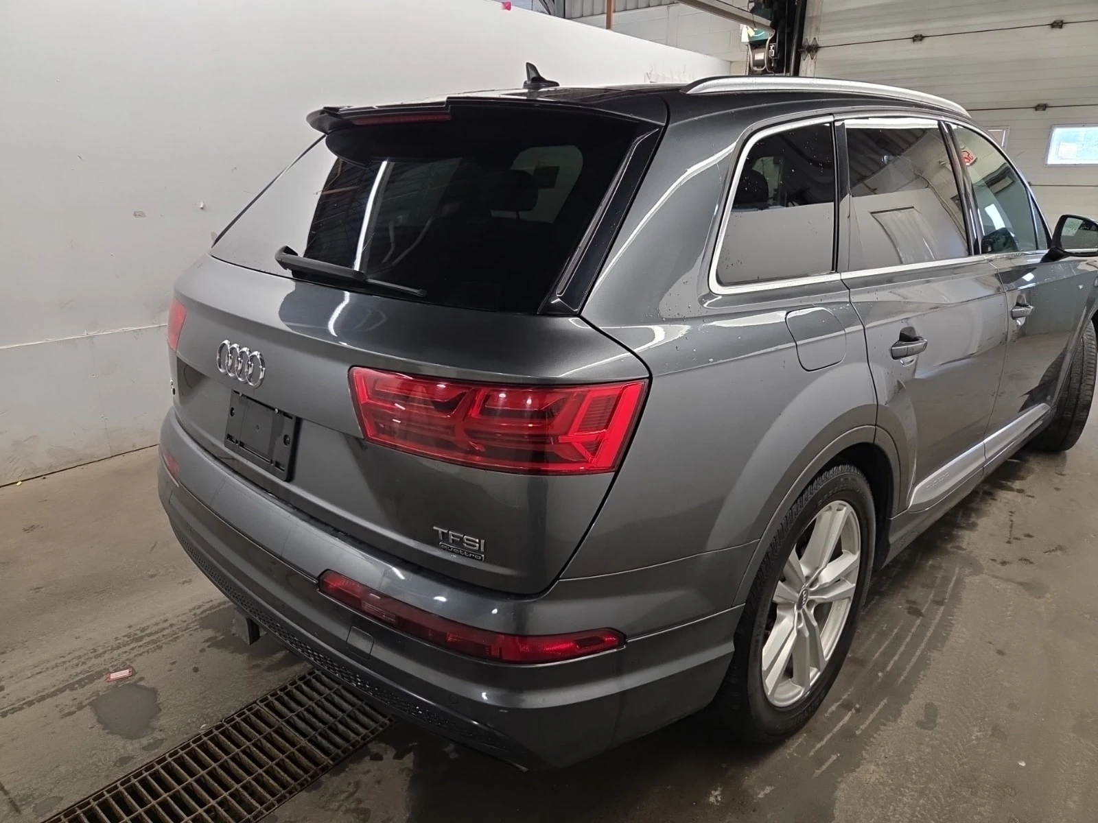 Audi Q7 TECHNIK/ДИСТРОНИК/ОБДУХ/360/ПАНО/МАТРИКС/, снимка 3 - Автомобили и джипове - 56123027