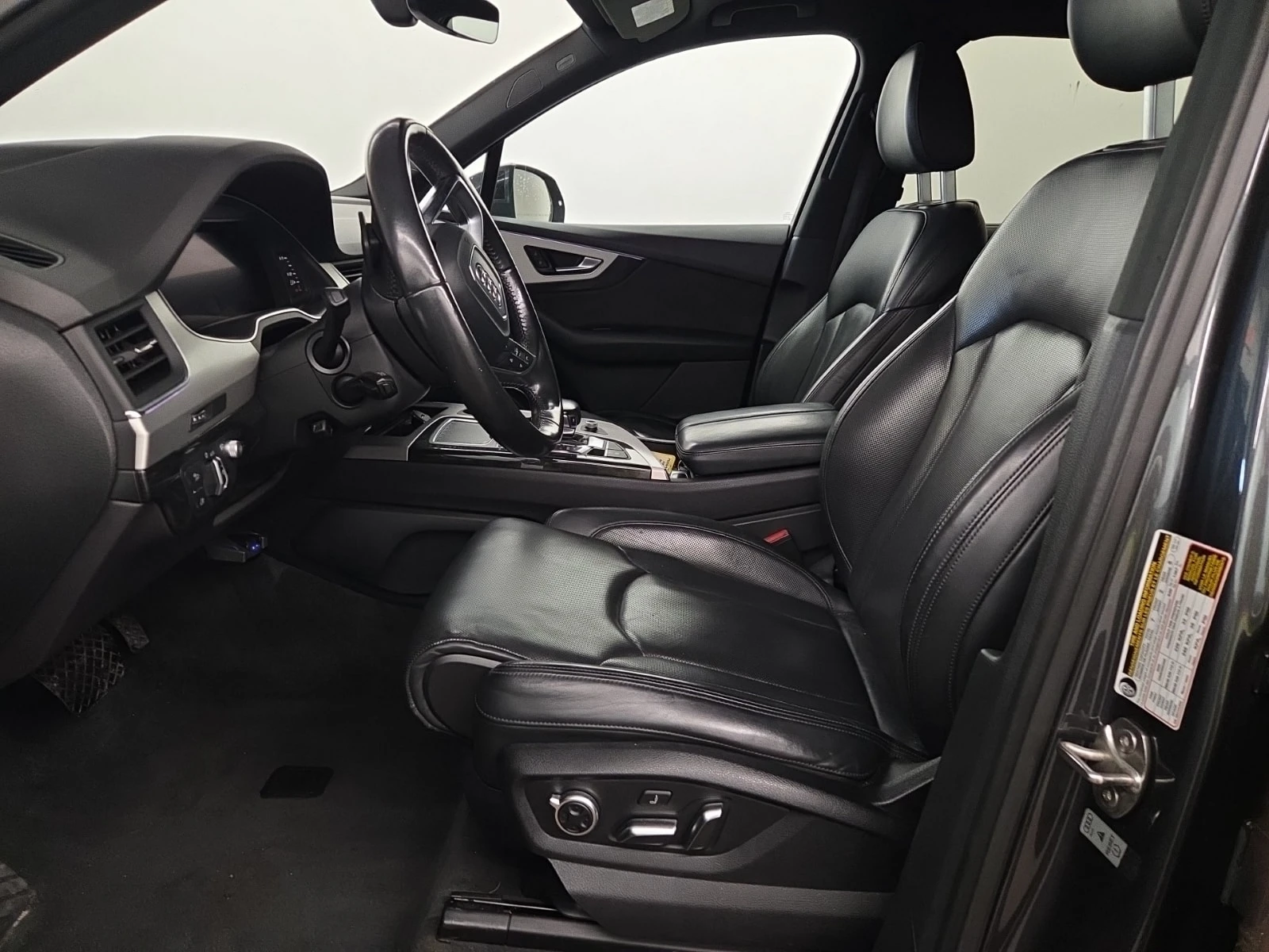 Audi Q7 TECHNIK/ДИСТРОНИК/ОБДУХ/360/ПАНО/МАТРИКС/, снимка 5 - Автомобили и джипове - 56123027