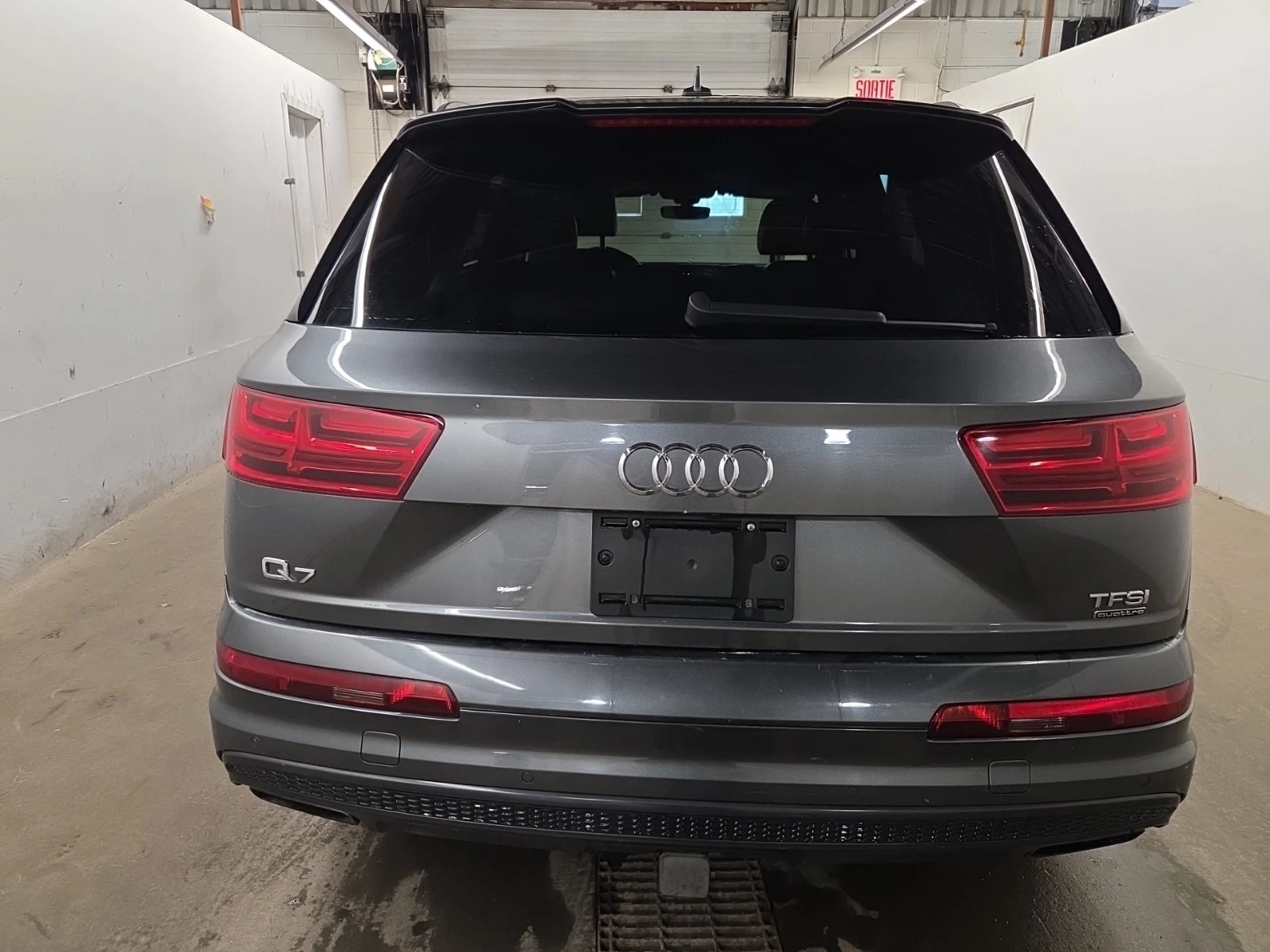 Audi Q7 TECHNIK/ДИСТРОНИК/ОБДУХ/360/ПАНО/МАТРИКС/, снимка 17 - Автомобили и джипове - 56123027