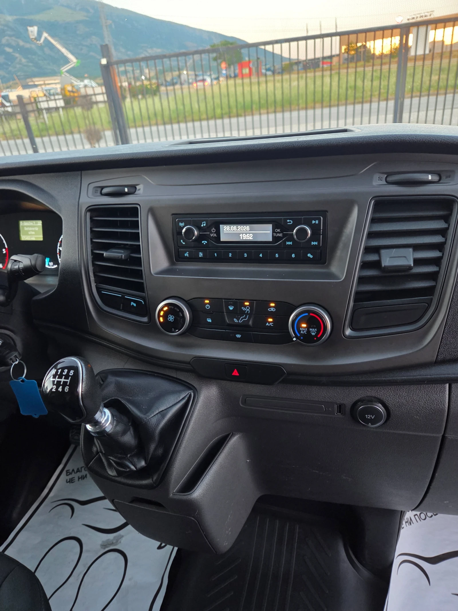 Ford Transit Custom 2.0 TDCI евро 6 топ !, снимка 11 - Бусове и автобуси - 55082340