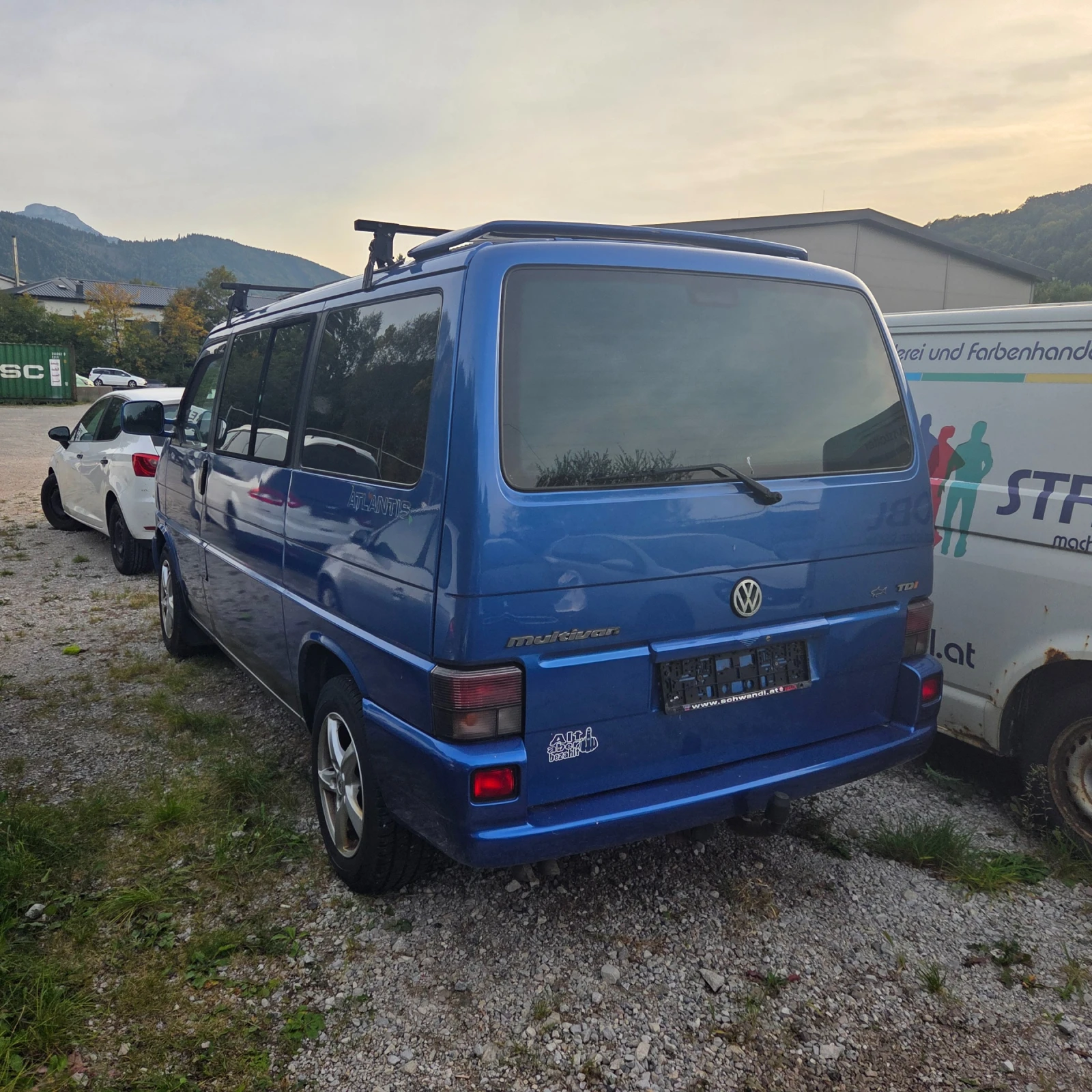 VW Multivan 2.5tdi 150kc, снимка 2 - Бусове и автобуси - 56339752