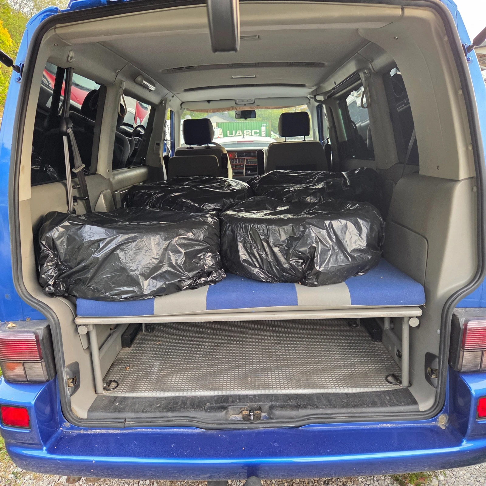 VW Multivan 2.5tdi 150kc, снимка 7 - Бусове и автобуси - 56339752