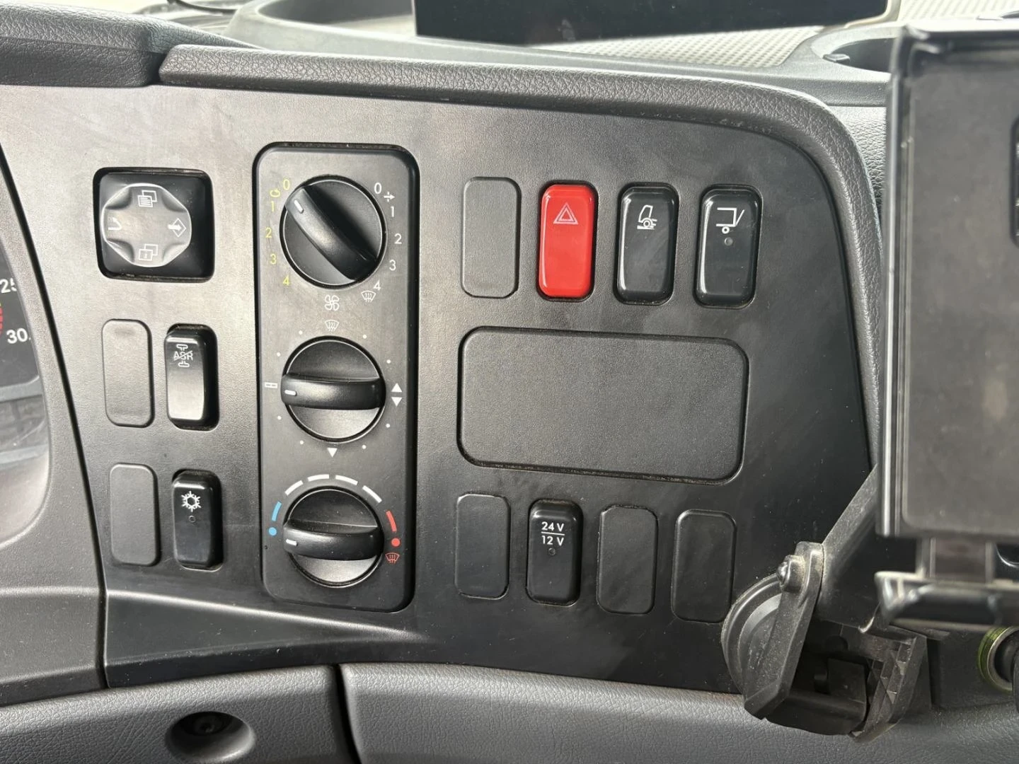 Mercedes-Benz Atego Бордови, снимка 10 - Камиони - 55093953
