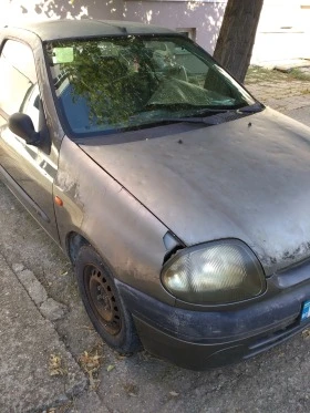 Renault Clio В движение ударено от градушка, снимка 3