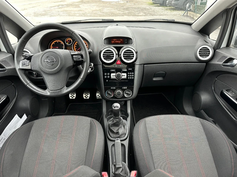 Opel Corsa 1.7 DTS EURO 5, снимка 9 - Автомобили и джипове - 46356213