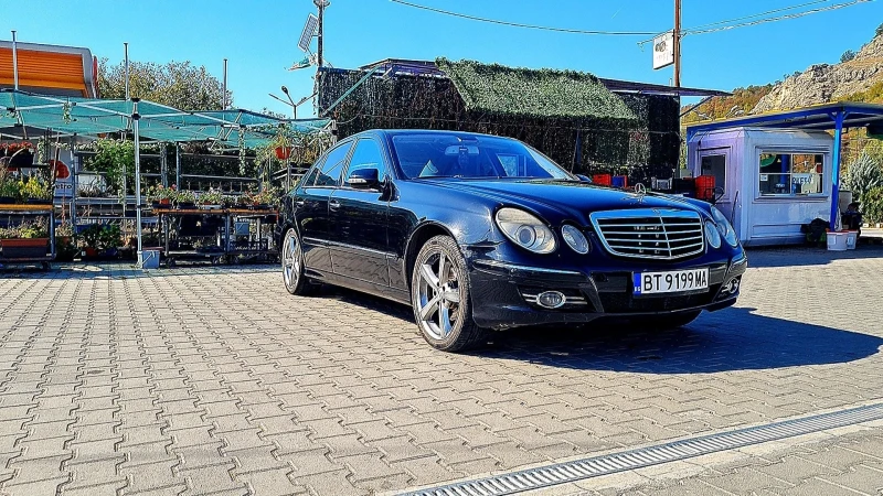 Mercedes-Benz E 320 Avantgarde, снимка 4 - Автомобили и джипове - 47316537