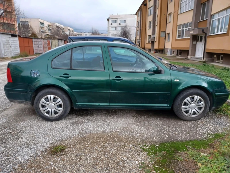 VW Bora 1, 6, снимка 2 - Автомобили и джипове - 48228537