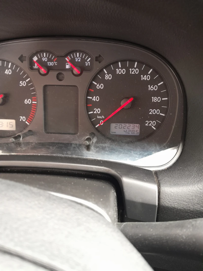 VW Golf 1.4 75к.обслужен, снимка 8 - Автомобили и джипове - 52545836